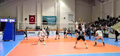 Efeler Ligi: TÜRŞAD, Bursa Büyükşehir'e 3-1 Yenildi
