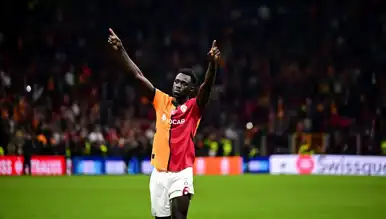 Galatasaray'da Sanchez Sakatlandı! Kerem Demirbay Oyuna Girdi