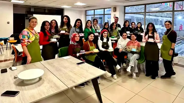 İzmir'de Gençlere Ücretsiz Atölyeler!